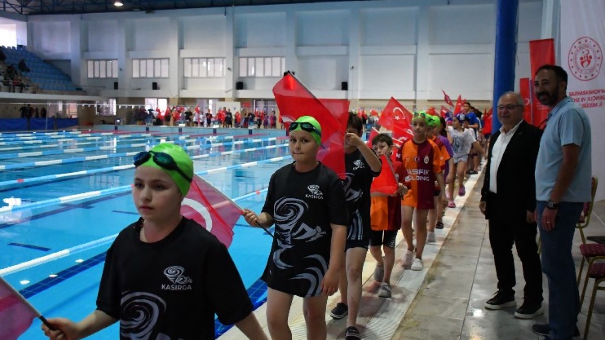 19 Mayıs Yüzme Heyecanı Olimpik Havuzda Sona Erdi