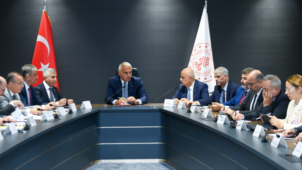 BAKAN ERSOY KAHRAMANMARAŞ’TA VALİLER, BELEDİYE BAŞKANLARI VE MİLLETVEKİLLERİNİN TALEPLERİNİ DİNLEDİ