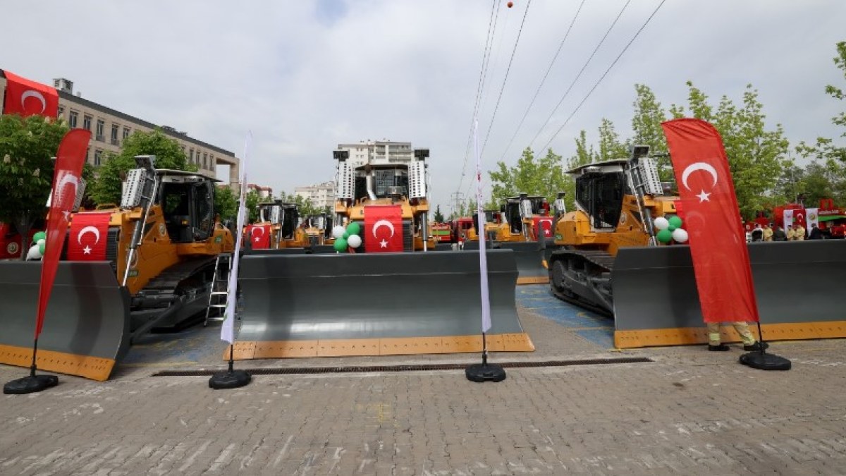 Yangınla Mücadelede Kara Gücüne 101 Yeni Araç Eklendi