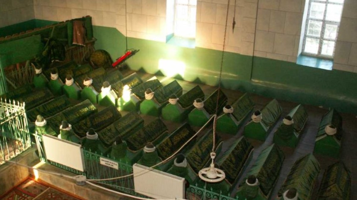 Şifa ve Maneviyatın Adresi: Karacaahmet Türbesi Ziyaretçilerini Ağırlamaya Devam Ediyor