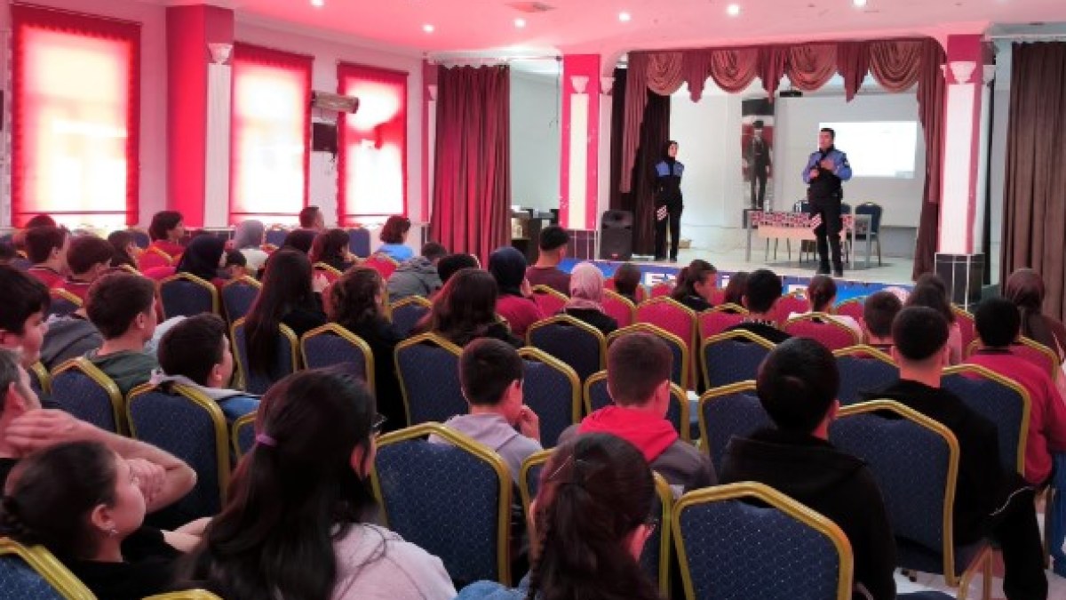 Evciler’de 265 Öğrenciye Polislik, Trafik ve Siber Güvenlik Eğitimi