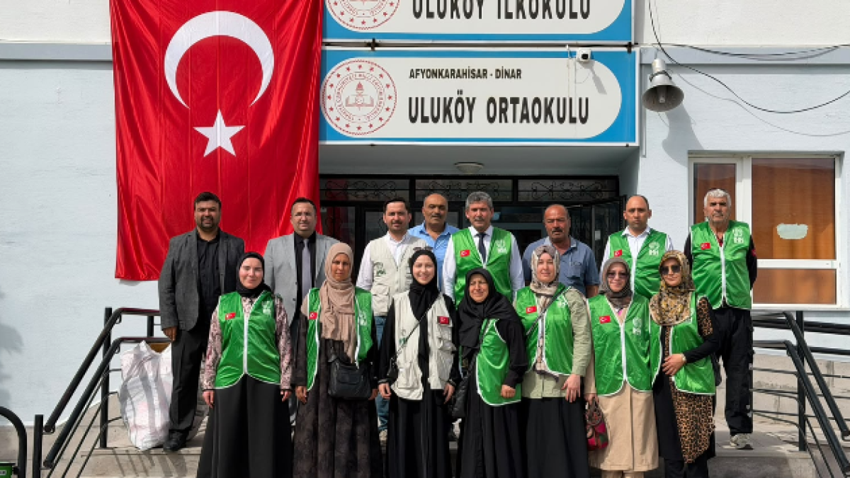 İHH Afyonkarahisar’dan Dinar Uluköy’de Öğrencilere Kırtasiye Desteği