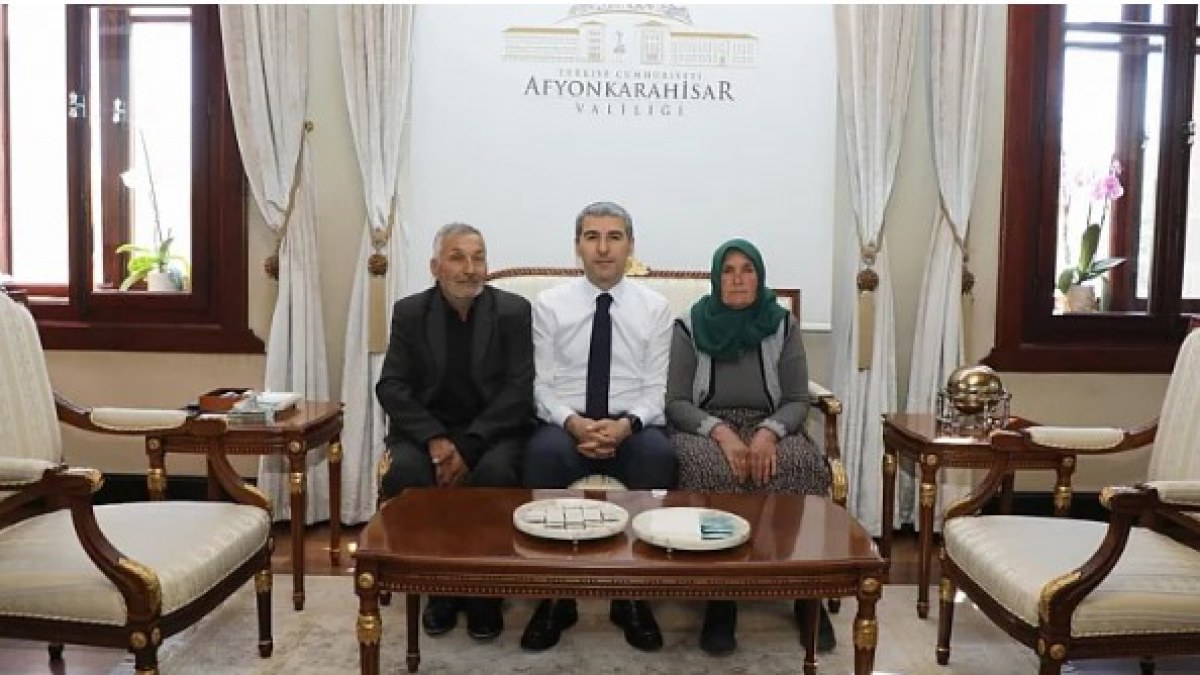 Afyonkarahisar Afyonkarahisar Valisi Dr. Naci Aktaş, şehit anne, babası Taşyürek ailesi ile yakından ilgilendi