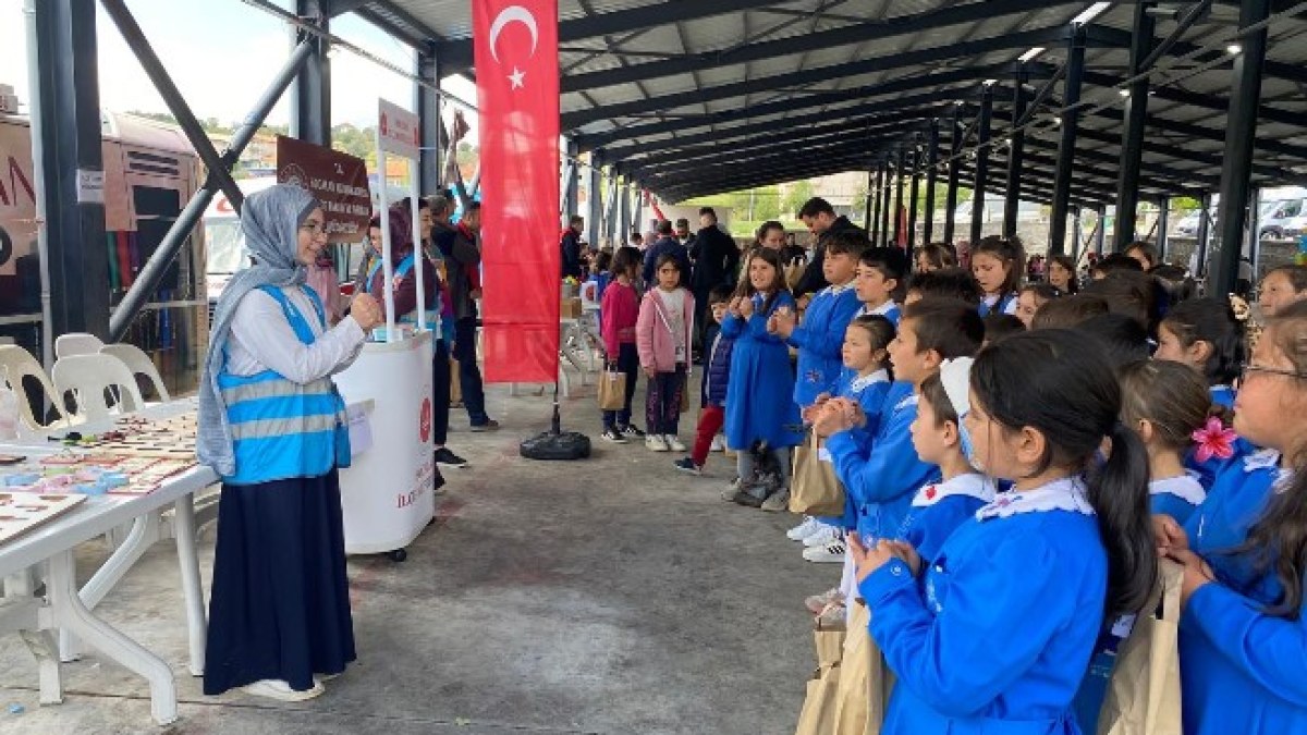 Hocalar’da Gençlik Haftası Coşkusu: 700 Öğrenci ve Vatandaş Festivalde Buluştu