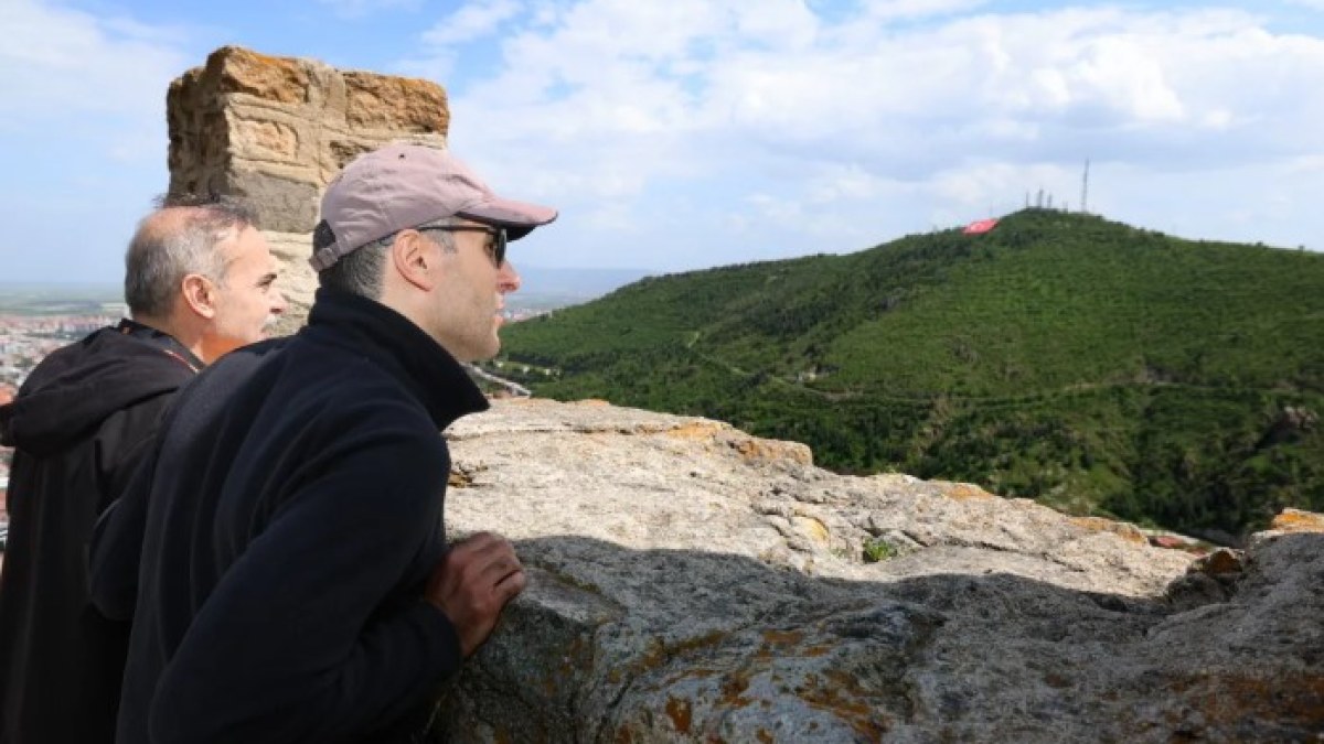 Vali Naci Aktaş’tan Kara hisar Kalesi’ne  ziyaret
