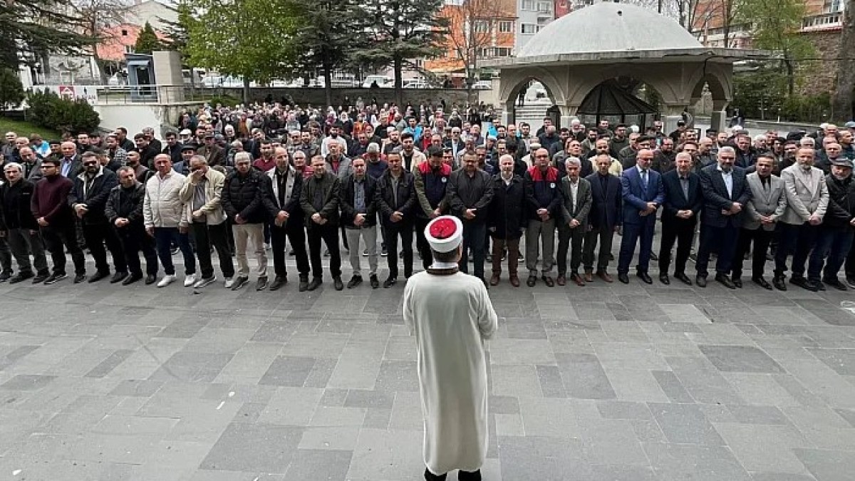 Şehit Öğretmenler İçin Gıyabi Cenaze Namazı Kıldındı.