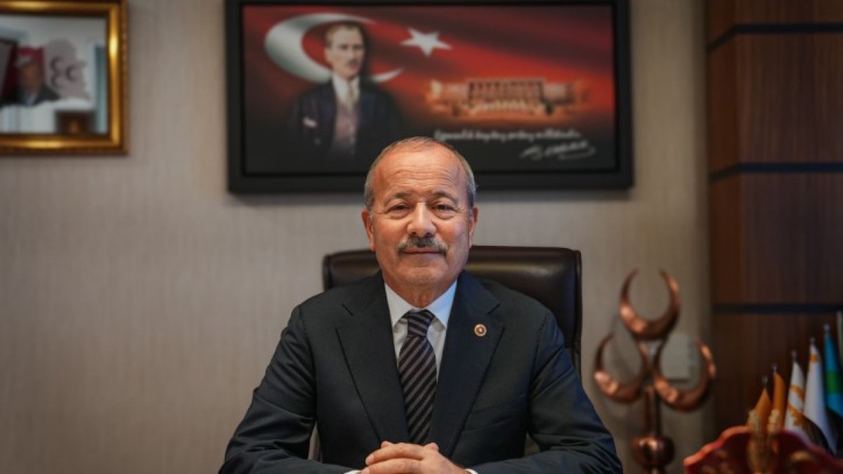 Türkiye’nin her kritik dönemecinde karşı cephede duran Ümit Özdağ  tüm bunları milliyetçilik maskesi altında yapmaktadır