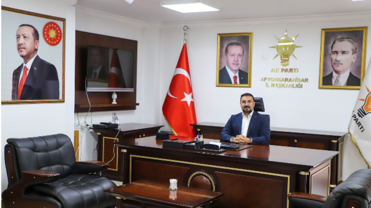 BAŞKAN KAVAK İNSANLARI KAYBEDEREK PARTİLER BÜYÜTÜLMEZ