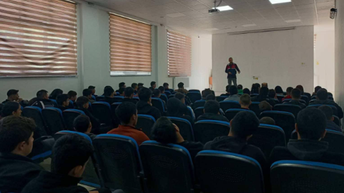 Dinar'daki Liselerde Öğrencilere Siber Güvenlik Eğitimi Verildi