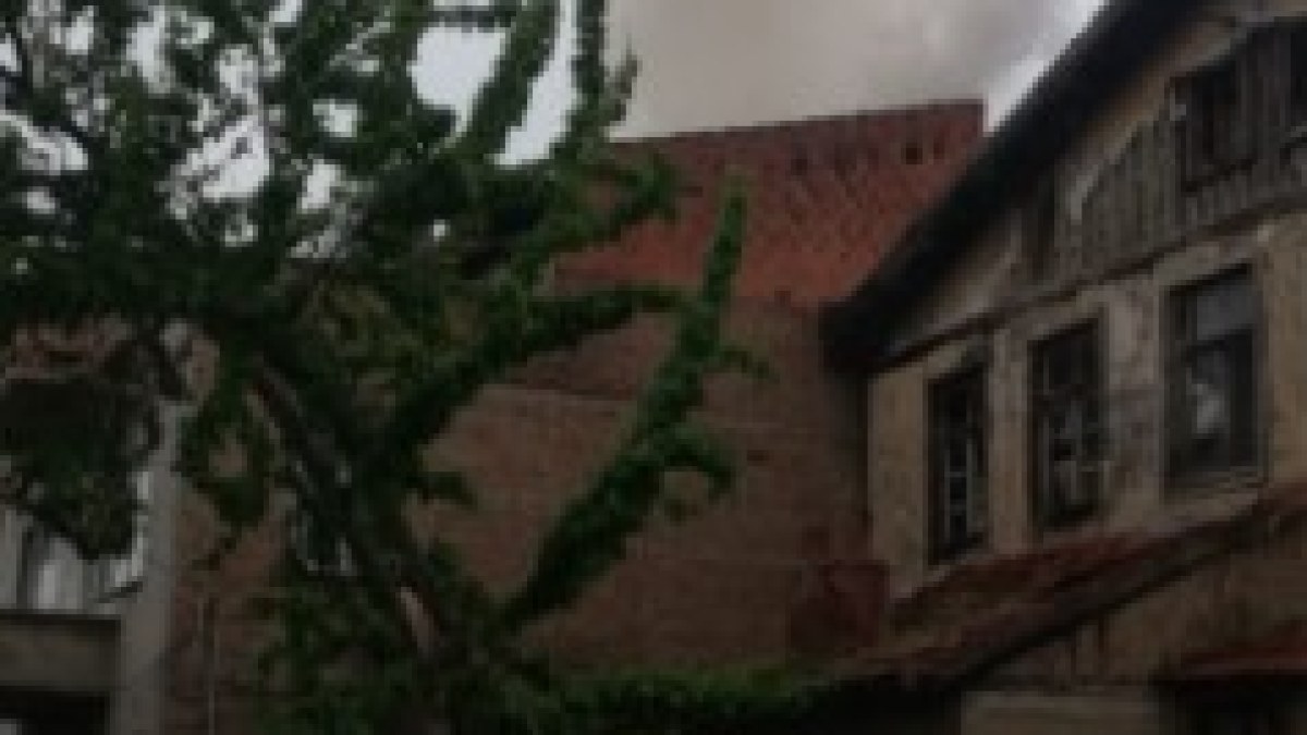 Mecidiye Mahallesi’nde Çatı Yangını Korkuttu - Galeri