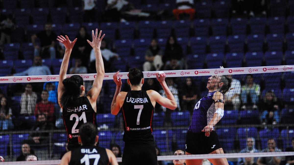 Vodafone Sultanlar Ligi 2. haftasında Sinnada Hotels Afyon Belediye Yüntaş, sahasında Türk Hava Yolları'na 3-1 mağlup oldu.