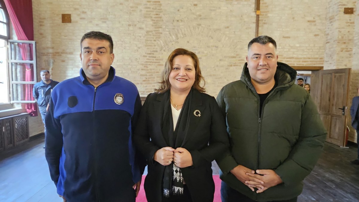 Belediye Başkanı Burcu Köksal Bile Karıştırıyor