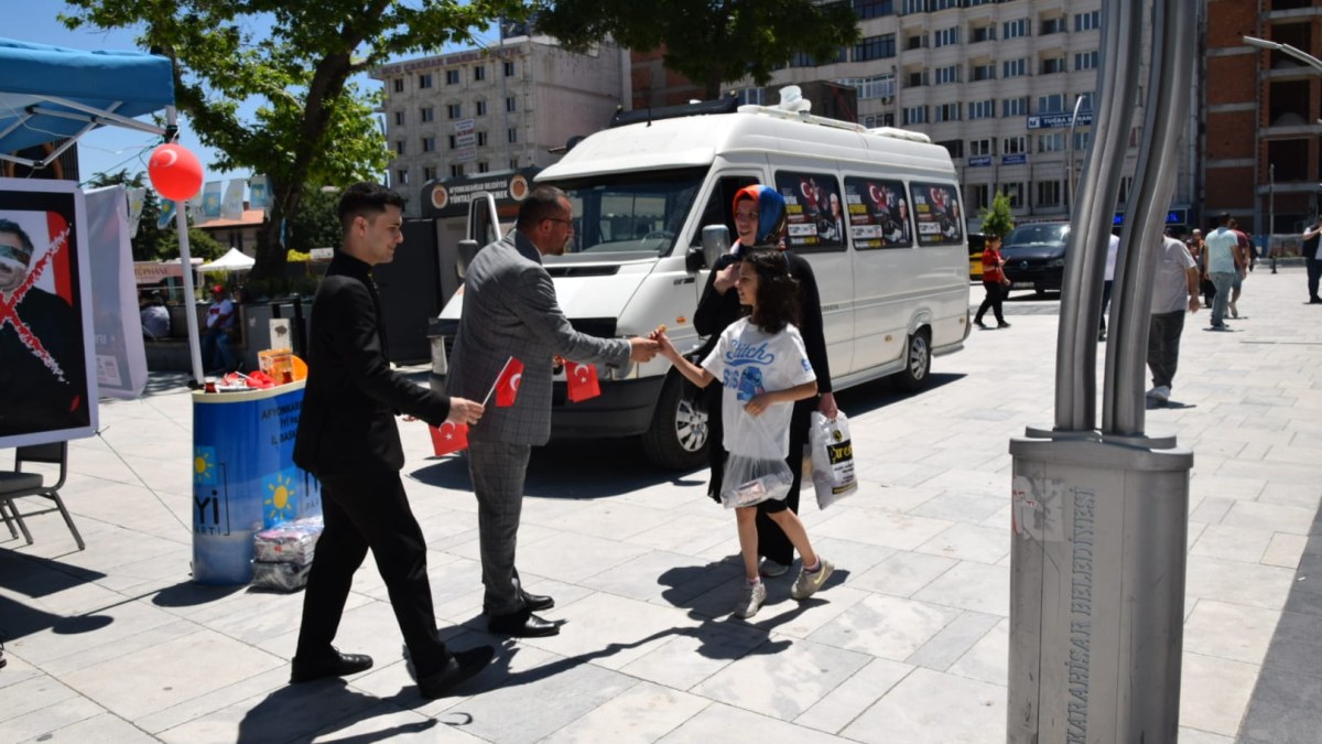 İYİ Parti Merkez İlçe Teşkilatı’ndan Bayraklı Davet - Galeri