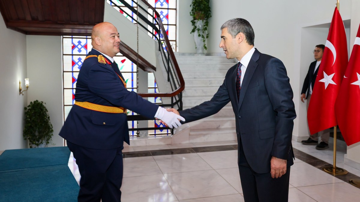 29 Ekim Coşkusu: Vali Dr. Naci Aktaş Tebrikat Töreninde Protokolü Ağırladı