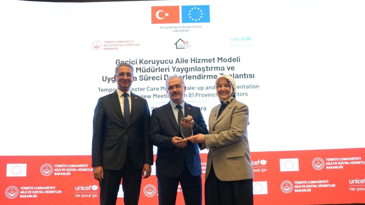 Afyonkarahisar Aile ve Sosyal Hizmetler İl Müdürlüğüne Başarı Ödülü