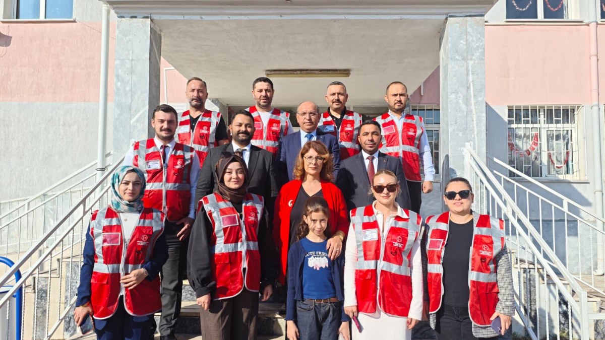 CUMHURİYETİN 103. YILINA ANLAMLI ARMAĞAN: 1103 KİTAPLA OKULA KÜTÜPHANE KAZANDIRILDI