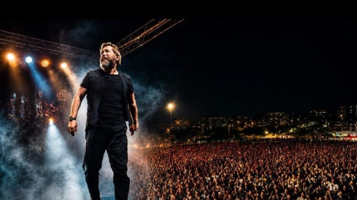 OSMAN ÖZTUNÇ BİR ADAM BİR SAHNE BİNLERCE YÜREK