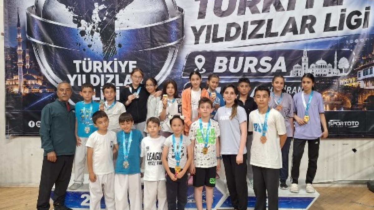 Afyonkarahisarlı Karateciler Bursa’dan 11 Madalya ile Döndü