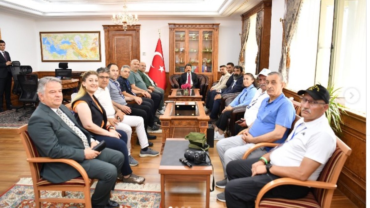 Kırşehir Valisi Murat Sefa Demiryürek, TİGAD yönetimini makamında ağırladı.