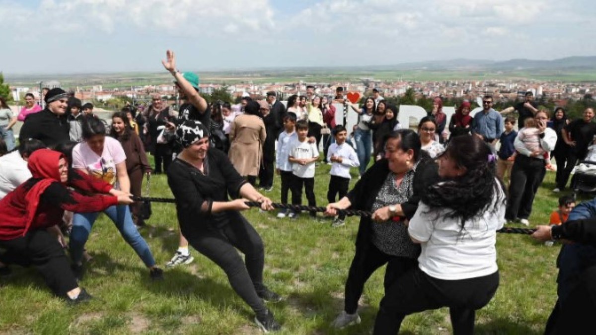 Emirdağ’da Anneler Günü ve Hıdırellez Coşkusu Bir Arada Yaşandı - Galeri