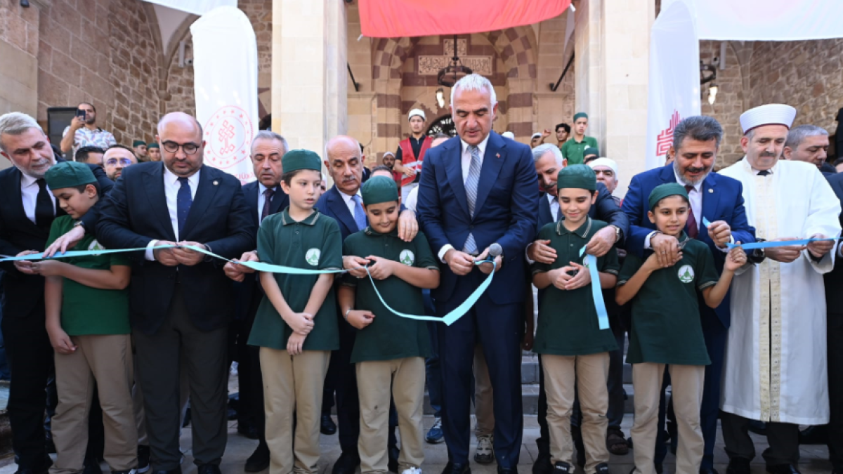 BAKAN ERSOY 5 CAMİYİ İBADETE, KAHRAMANMARAŞ KALESİ’Nİ ZİYARETE AÇTI