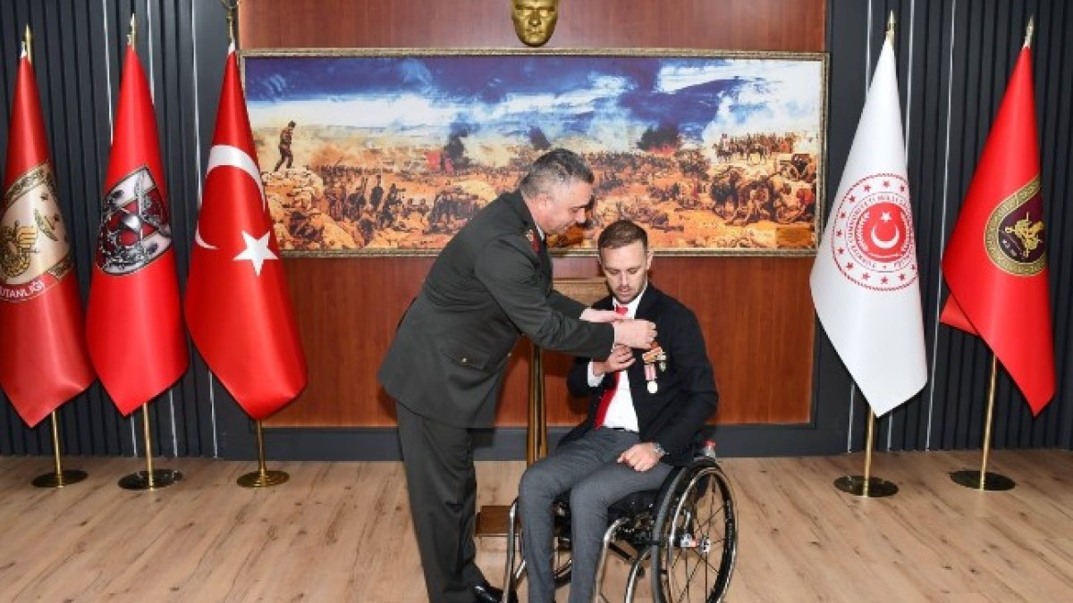 Afyon’da 2 Gaziye “Malul Gazi” Rozeti Takıldı