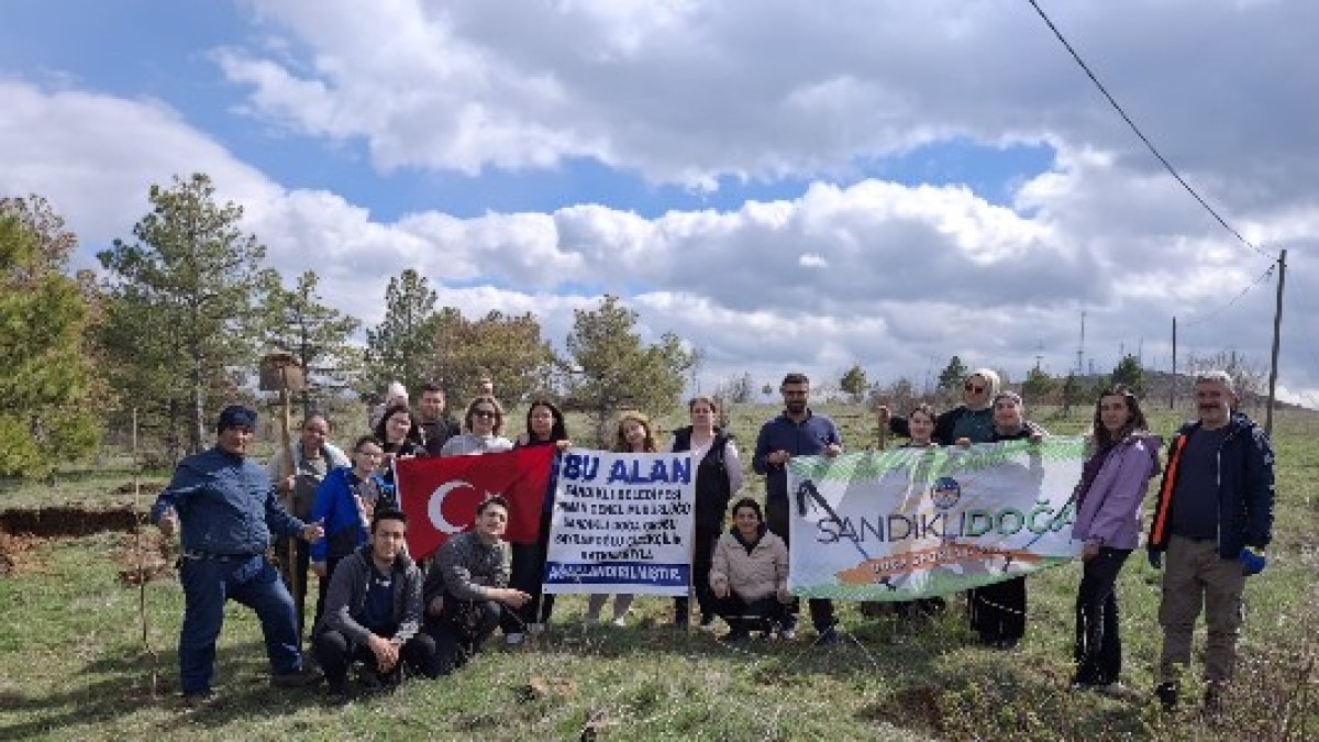 Sandıklı Doğa Grubu’ndan Hüdai Kaplıcaları’nda Ağaçlandırma Seferberliği