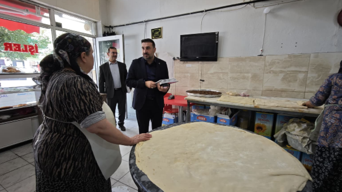 BAŞKAN KAVAK SAHADA AK BÜLTEN ESNAFA ULAŞTIRILDI
