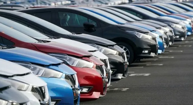 Ocak ayında otomobil fiyatları %2,6 daha geriledi