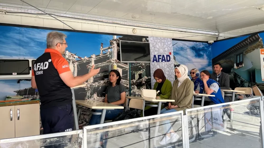AFAD'ın Deprem Simülasyon Tırı Afyonkarahisar'da
