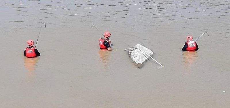 AKUT, Rize sel felaketinde 16 vatandasimizi güvenli alana tahliye etti