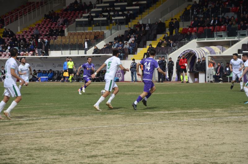 Afyonspor evinde agirladigi Serik Belediyespor’u 1-0 maglup etti.