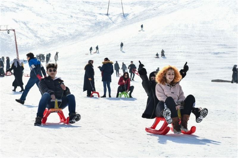 AYM’li gençler ve aileleri için kayak festivali