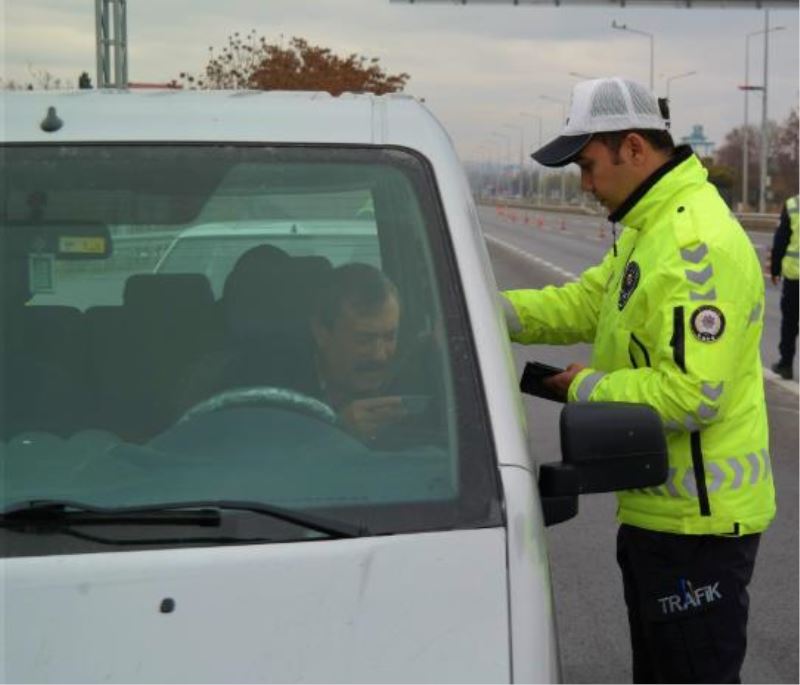 Trafik Polislerinden Yagmur Uygulamasi